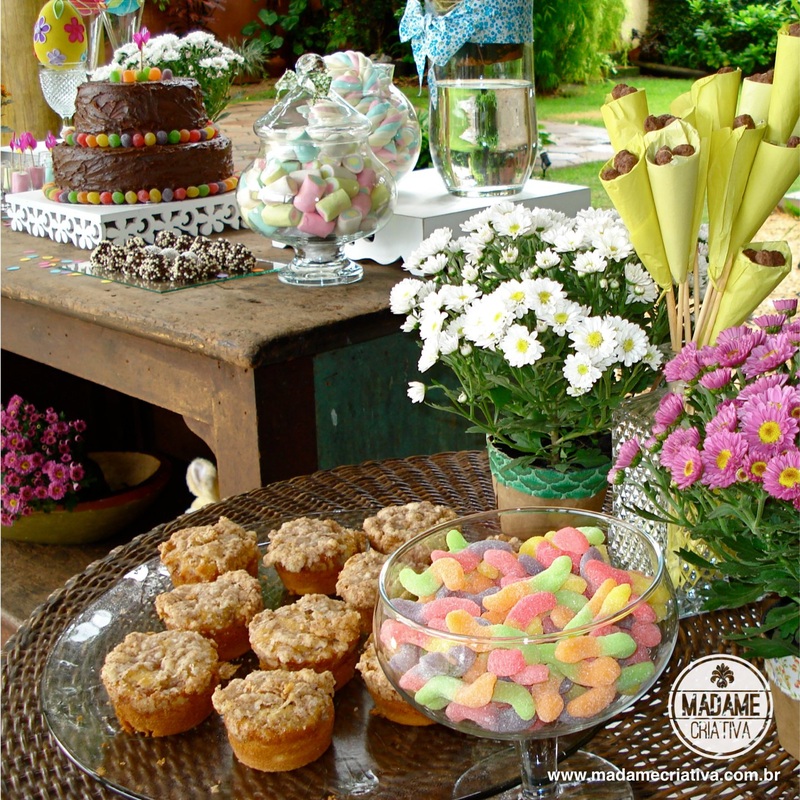 Como fazer mesa de doces para a Páscoa-  Passo a passo com fotos - How to make a decorated Easter table  - DIY tutorial  - Madame Criativa - www.madamecriativa.com.br