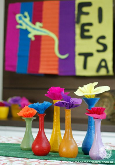 garaffas coloridas - Como fazer uma happy hour mexicana na empresa - decoration How to make a mexican thematic Happy hour party at the company - DIY tutorial  - Madame Criativa - www.madamecriativa.com.br